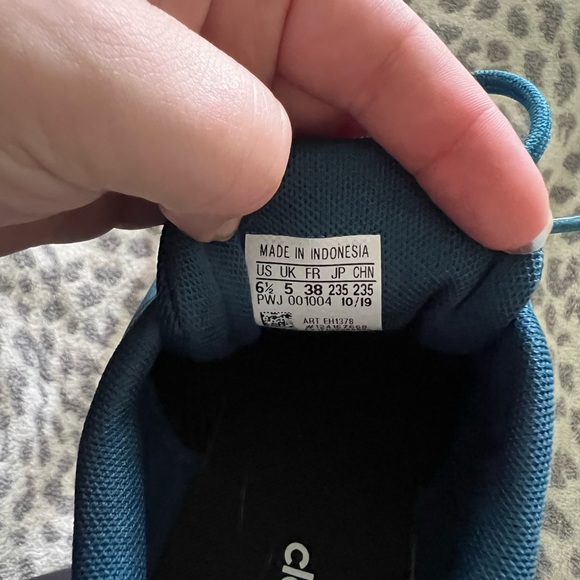 Adidas cloud foam comfort tennis shoes - Picture 4 of 4